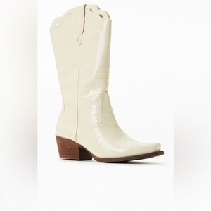 Circus by SE Jill Western Boots Cream Crocodile Embossed Ankle Zipper Sz 7 BNWB